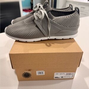 UGG willows sneakers. 1099837 w/ sel( color seal) Size 8. Worn once